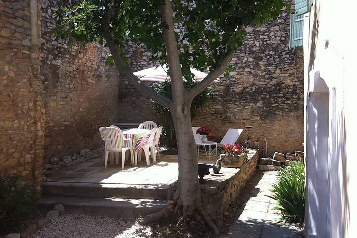 Charming house in Provencal village 10mn Nimes in Poulx, Nimes und Umgebung
