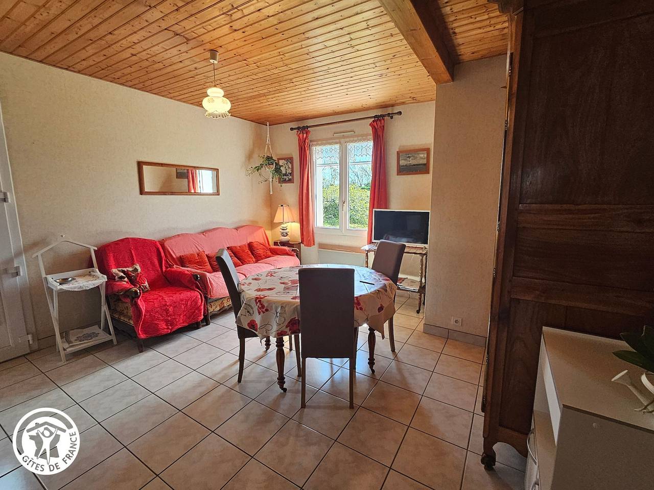 Gîte familial avec jardin privé et barbecue près de La Barre-de-Monts in Saint-Jean-de-Monts, Vendée