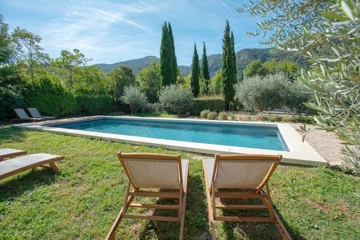 Chambre d’hôte pour 3 personnes, avec Terrasse et Jardin ainsi que Piscine et Vue