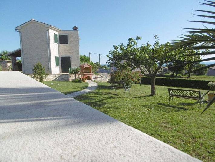 Ferienhaus für 7 Personen, mit Pool in Kastelir
