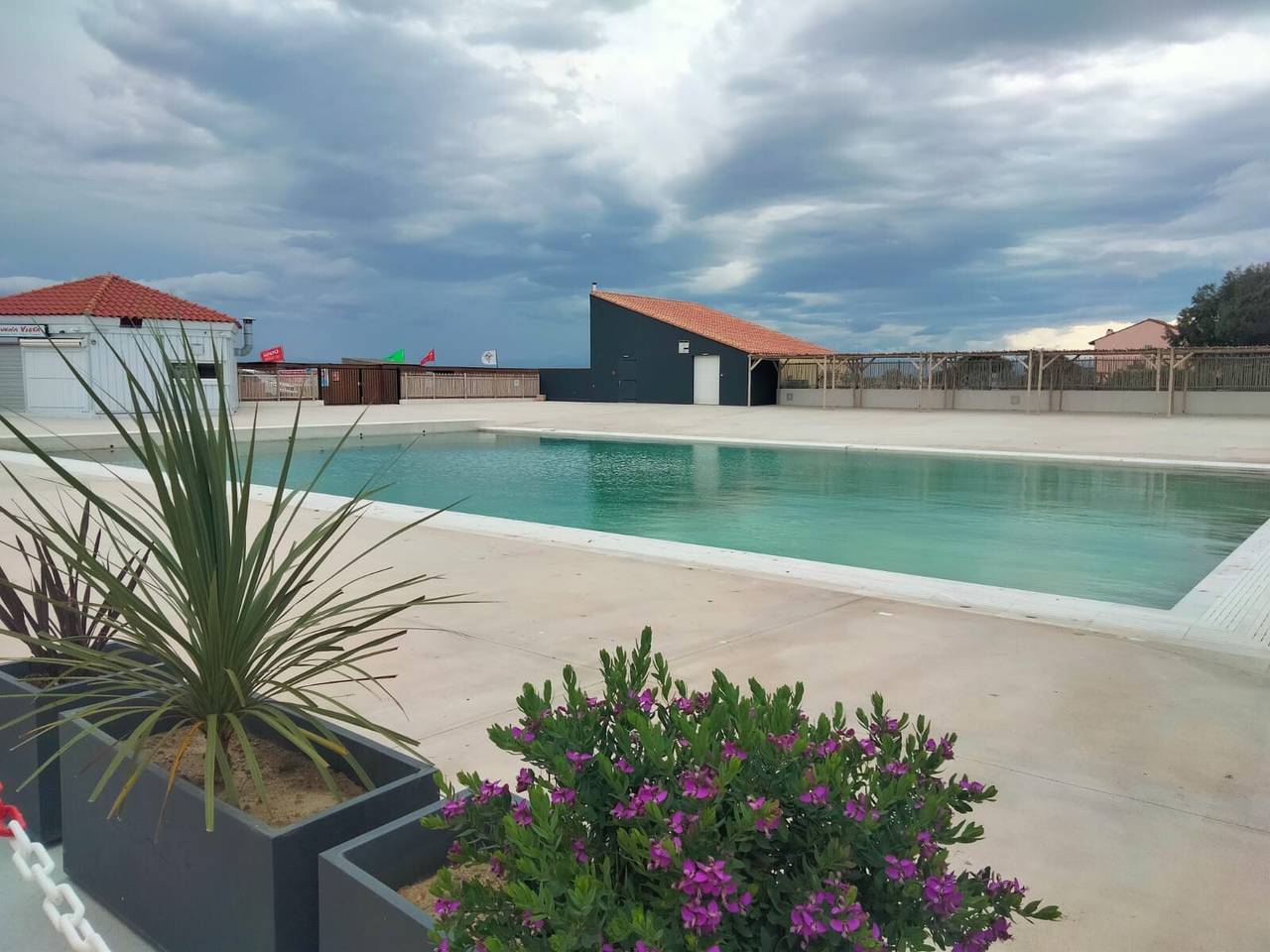 Ganze Wohnung, Ferienwohnung 'Appart T2 30m2 Et Jardinet' mit Seeblick, privatem Pool und privater Terrasse in Le Barcarès, Mittelmeerküste (Frankreich)