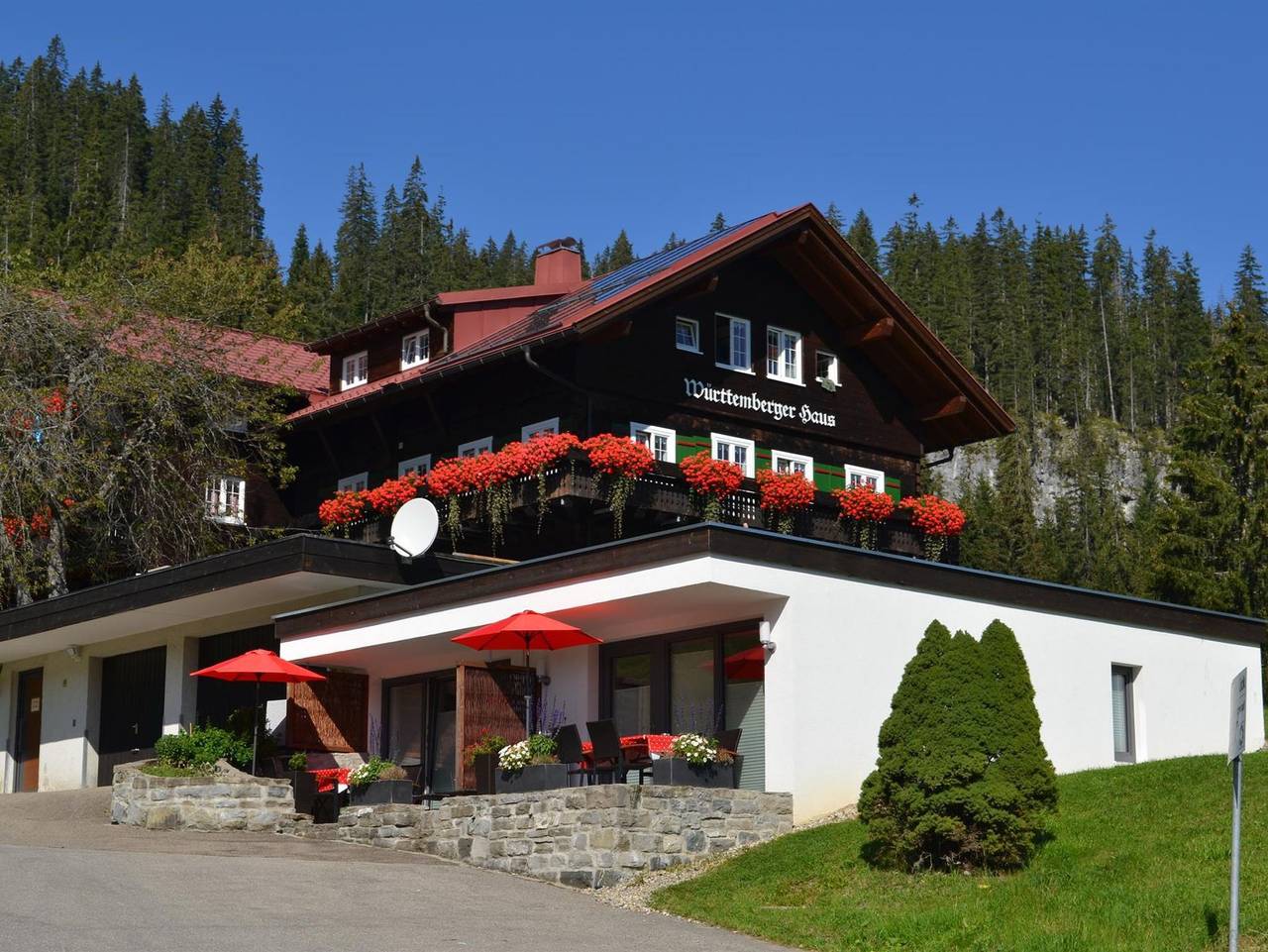 Ganze Ferienwohnung, Ferienwohnungen am Württemberger Haus - Appartement- Nr. 2 - Dusche/Wc, 1 Schlafraum in Mittelberg, Kleinwalsertal