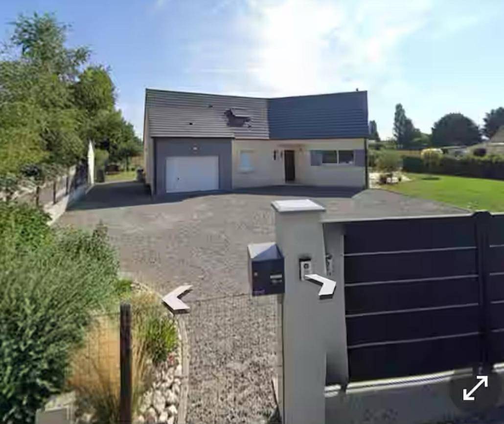 Appartement de vacances entier, Family Room with Private Bathroom in Changé, Sarthe