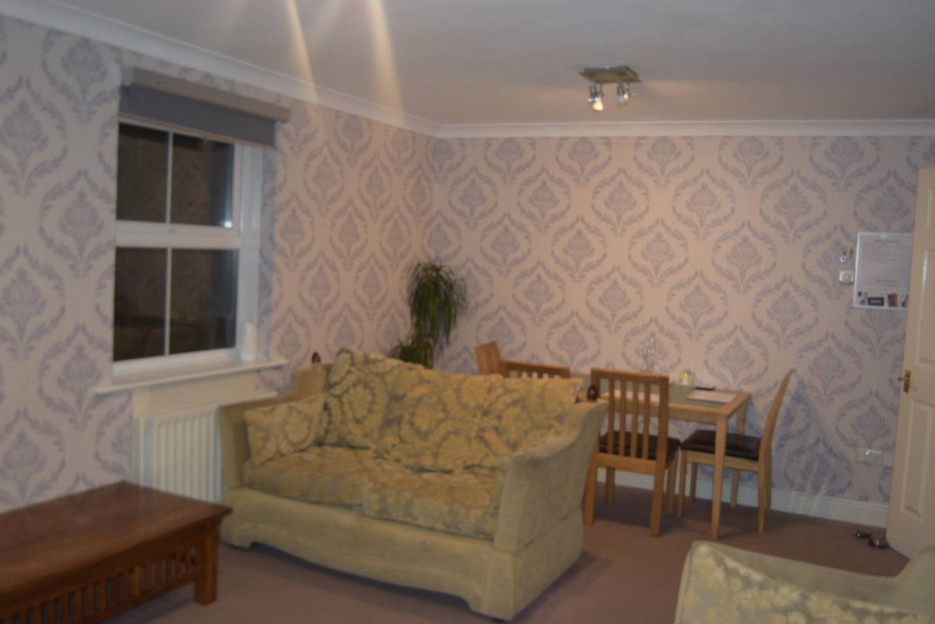 Hel ferieleilighet, 2-Bed Apartment Sleeps 4 with Wi-Fi in Brent, London