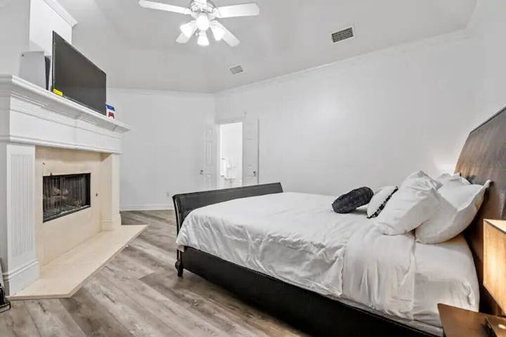 Vacation rental for 16 people, with yard and hot tub in Richardson (TX)