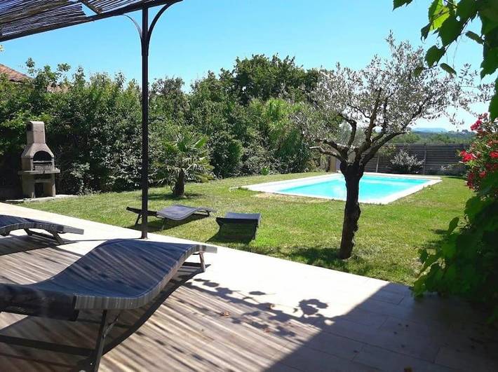 Location de vacances pour 6 personnes, avec jacuzzi et piscine ainsi que jardin et terrasse à Saint-Maurice-sur-Eygues