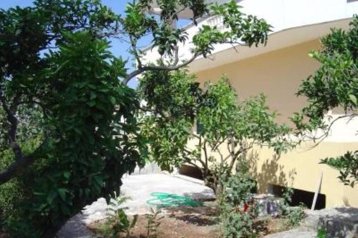 Gîte pour 8 personnes, avec Balcon ainsi que Jacuzzi et Jardin à Corsano