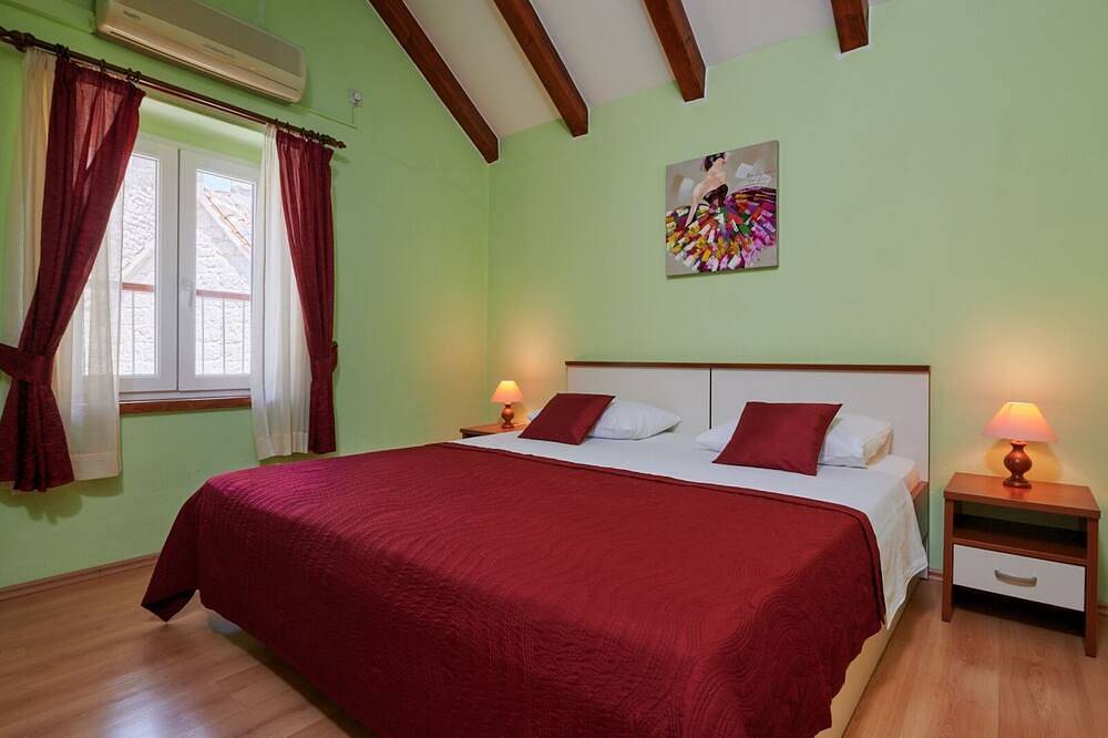 Room in Trogir with Balcony, Air condition, Wifi (4324-3) in Trogir, Split-Dalmatia