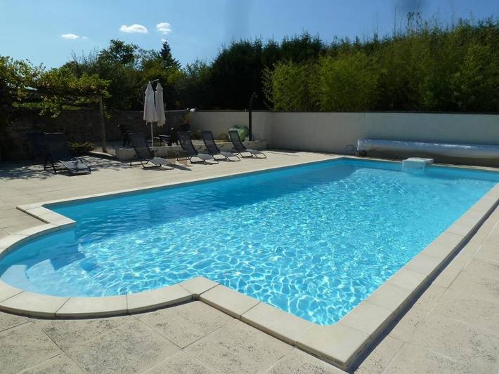 Location de vacances pour 2 personnes, avec vue et bassin pour enfant ainsi que piscine et jardin dans Terres-de-Haute-Charente - 2