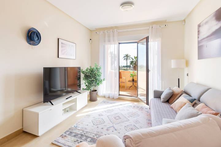 Entire apartment, Apartment 'Golf and Sun' with Sea View, Shared Pool and Air Conditioning in Los Alcázares, Costa Cálida
