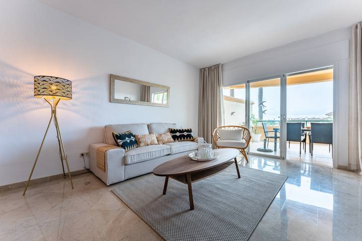 Entire apartment, Apartment 'Elveria Hills' with Sea View, Wi-Fi and Air Conditioning in Elviria, Marbella