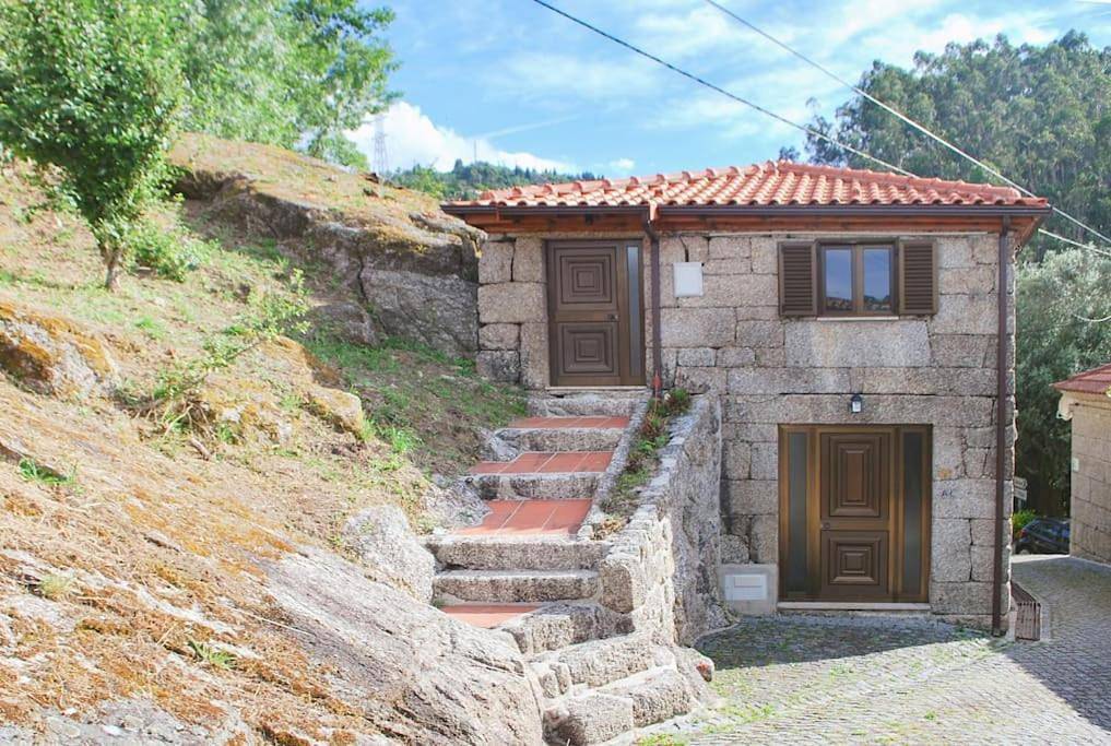 Retiro de Várzeas . Casa de Turismo Rural in Sobradelo da Goma, Distrito de Braga