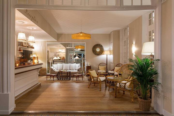 Hôtel pour 3 personnes, avec terrasse et vue dans Office De Tourisme De Courseulles Sur Mer - 3