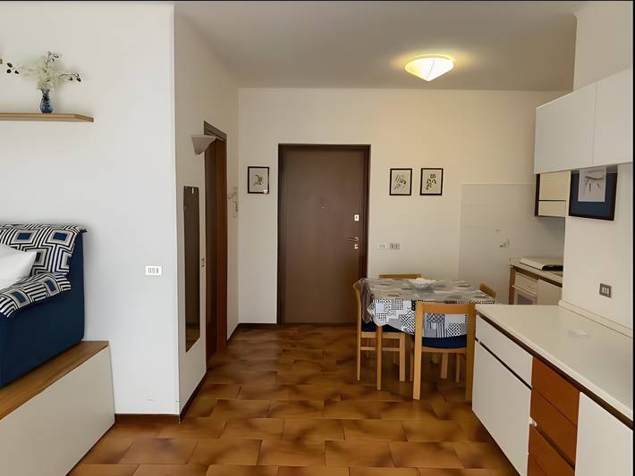 Entire studio, Apartment 'Casa Nonno Aldo' with Shared Garden, Balcony and Wi-Fi in Monza, Brianza
