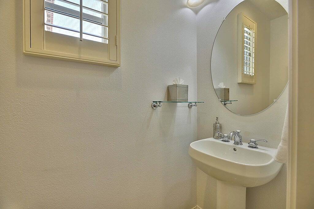 Ganze Wohnung, Atemberaubende 2-stöckige spanische Stadthaus, Mtn. Aussicht, Privatterrasse, Gar. Für 2 Autos. und mehr! in La Quinta (CA), Coachella Valley