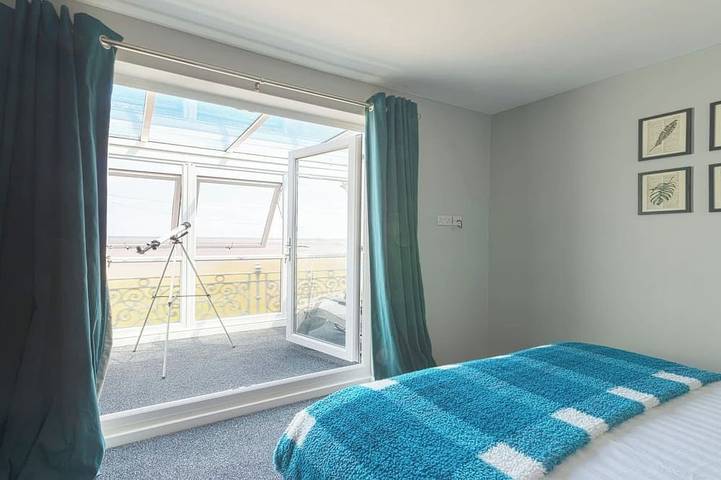 Beach house for 6 people, with balcony and garden, with pets in Norfolk