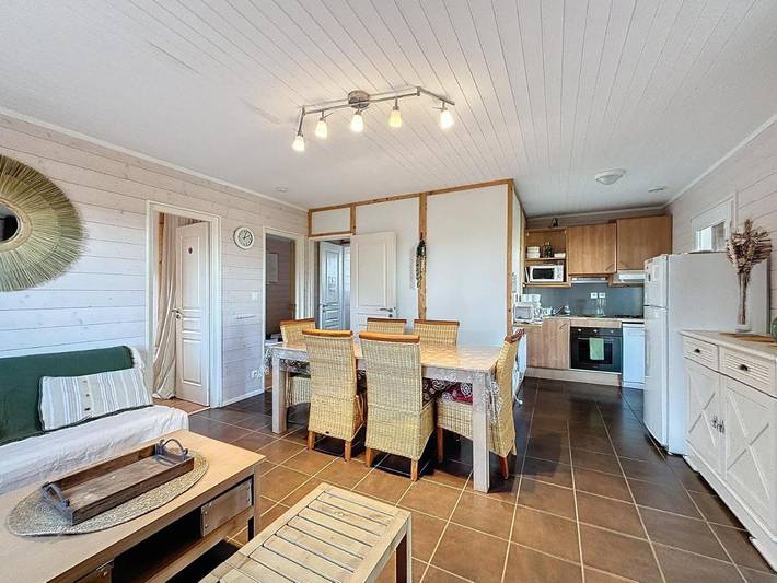 Chalet pour 5 personnes, avec Balcon et Terrasse ainsi que Jardin et Piscine