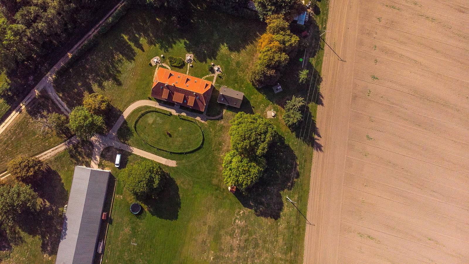 Ganze Wohnung, Ferienwohnung 'Gut Rattelvitz - Parterre Ost' mit Meerblick, privater Terrasse und Wlan in Gingst, Rügen