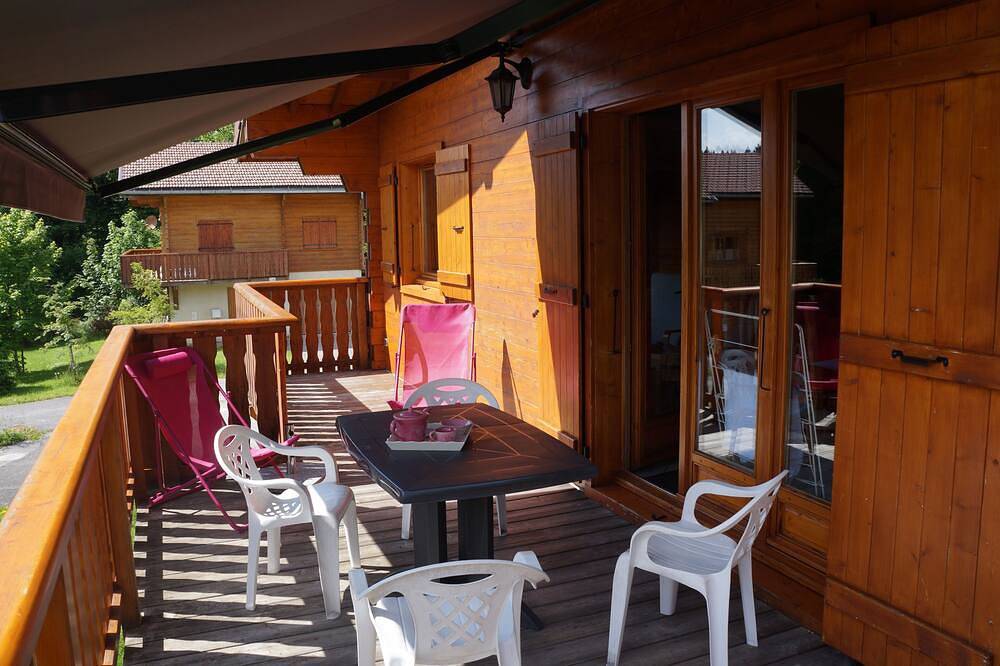 Chalet au pied de la station de la Serra pour séjour en famille ou entre amis in Lamoura, Parc naturel régional du Haut-Jura