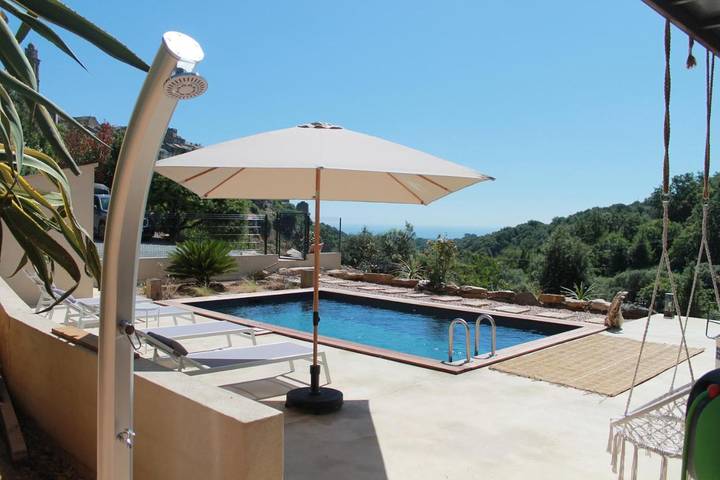 Location de vacances pour 6 personnes, avec vue ainsi que jardin et piscine à Venzolasca - 4