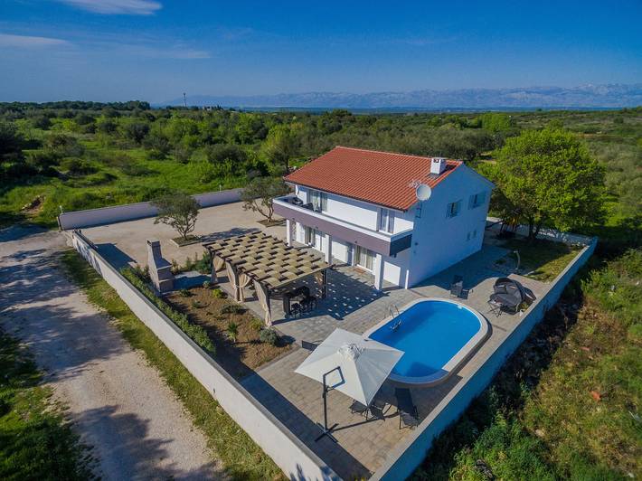 Ferienhaus für 9 Personen, mit Garten in Zadar (Kommun)
