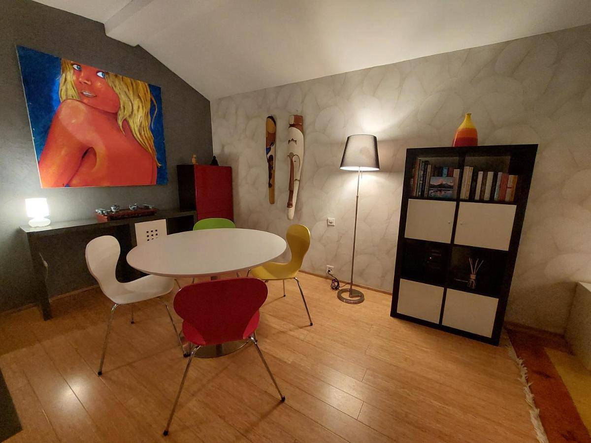 Appartement entier, Studio Apartment with Terrace and Lake View in Neuchâtel, Lake Neuchâtel