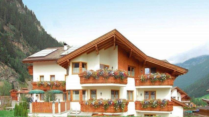 Ferienwohnung für 6 Personen, mit Balkon und Whirlpool in Neustift im Stubaital