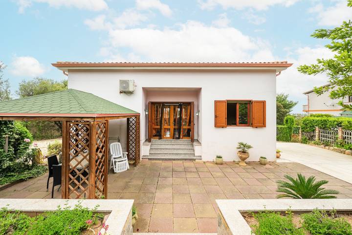 Location de vacances pour 8 personnes, avec jardin à Sant'Anna Arresi - 3