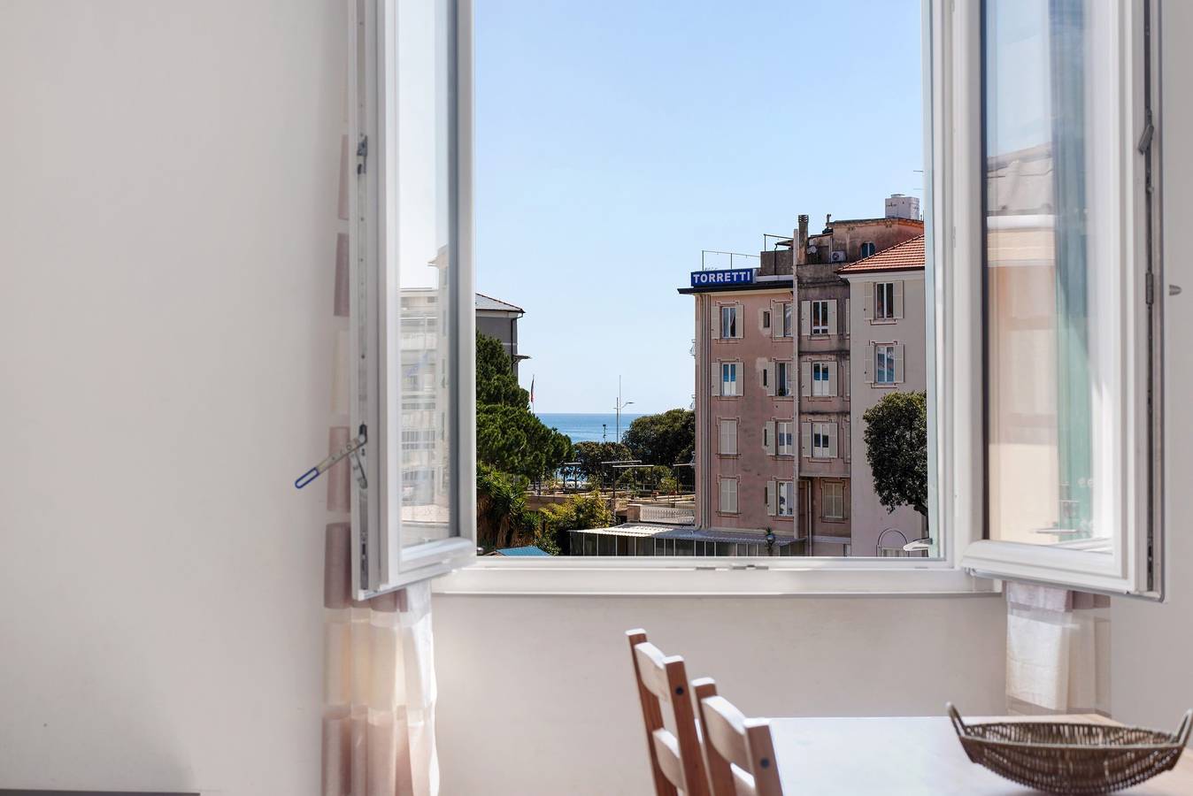 Apartamento entero, Apartamento "Bilocale Mezzano in centro" con vistas al mar y aire acondicionado in Varazze (City), Varazze