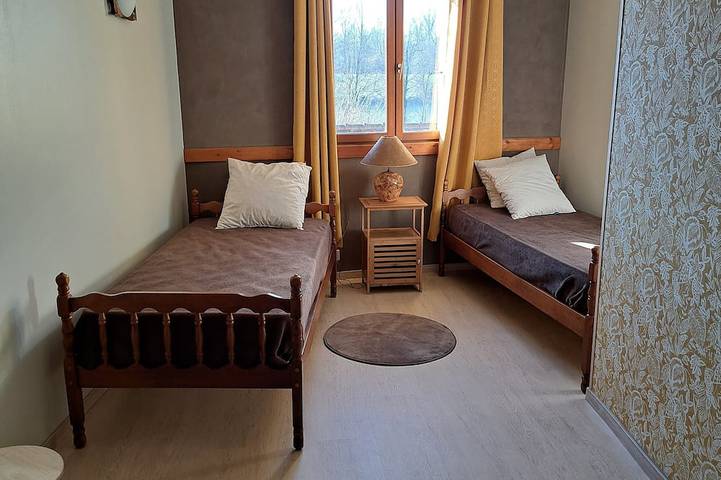 Location de vacances pour 4 personnes, avec terrasse et jardin à Brégnier-Cordon - 2