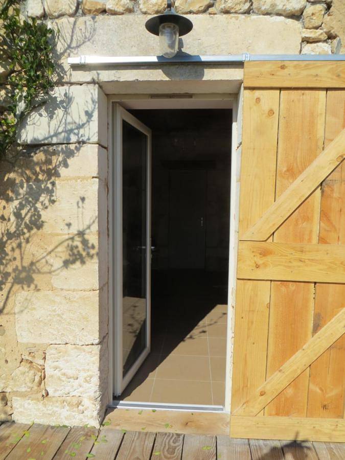 Location de vacances pour 2 personnes, avec piscine et vue ainsi que terrasse et jardin à Lamonzie-Montastruc - 3