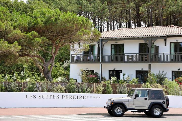 Appart’hôtel pour 2 personnes, avec terrasse ainsi que piscine et vue