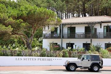 Cottage pour 6 personnes, avec terrasse ainsi que piscine et vue dans Plage des Abatilles