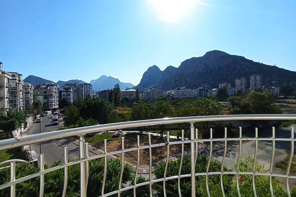 Entire apartment, In Antalya, a family-friendly apartment with terrace near the sea in Antalya, Antalya Province