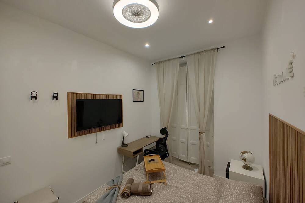 Los Ángeles: room with comfort and shared areas Gran Vía-Madrid in Centro (Madrid), Madrid