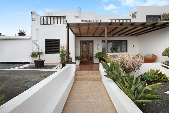 Schönes Ferienhaus "Casa Lancelot" mit Blick auf das Meer, Bergblick, Wlan in Tinajo, Timanfaya