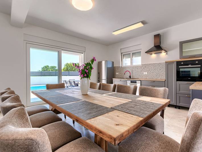 Location de vacances pour 10 personnes, avec piscine ainsi que terrasse et jardin, animaux acceptés à Vodnjan - 2