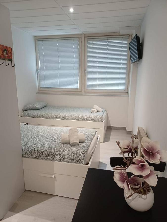 Paris en train Area Studios avec salles de bain et kitchenettes privées ou chambres avec salles de bain et cuisines communes in Persan, Val-d'Oise