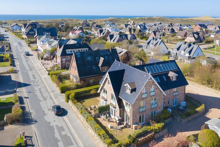 Ganze Wohnung, Top Lage. Wellness. Luxuriöse Ausstattung. Und sogar 2 Terrassen. in Wenningstedt, Sylt