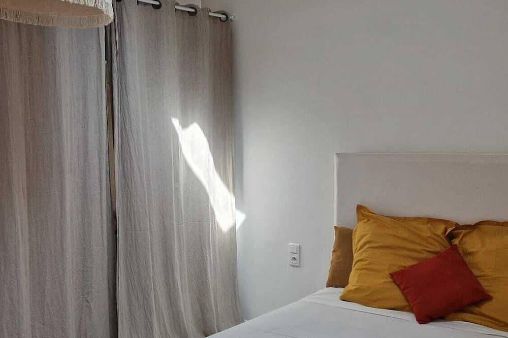 Charming village house in Provence with courtyard in Châteauneuf-de-Gadagne, Vaucluse