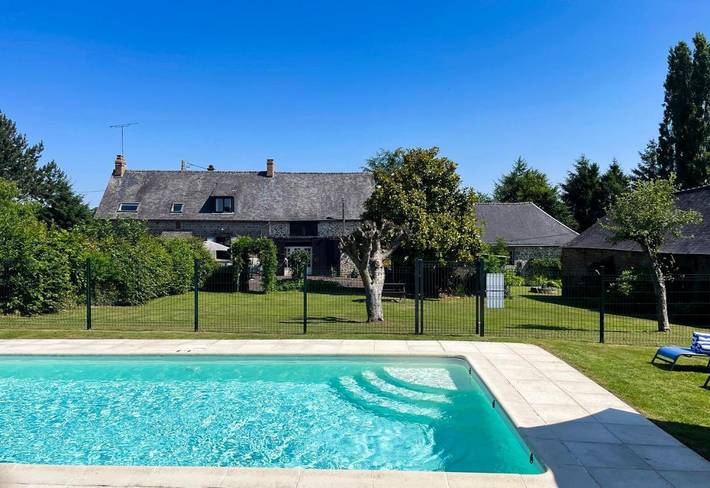 Location de vacances pour 14 personnes, avec vue ainsi que piscine et jardin à Saint-Denis-de-Gastines - 3
