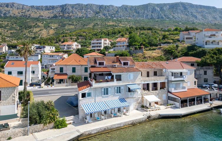 Appartement entier, Appartement Anita & Mateo A3 : vue mer, Wi-Fi et climatisation in Dugi Rat, Omiš-Riviera