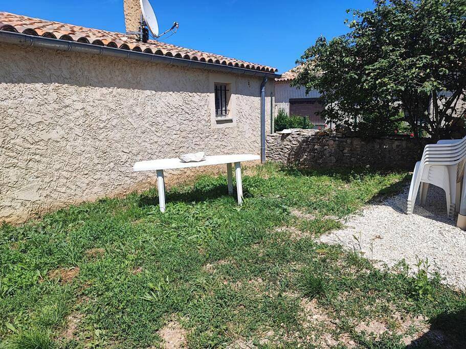 Appartement entier, Appartement en rez de Jardin in Revest-du-Bion, Région de Forcalquier
