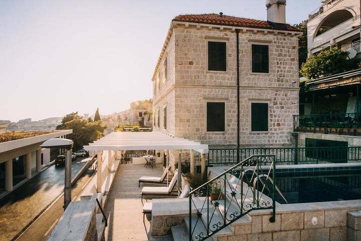 Bed and breakfast for 3 people, with garden and sauna as well as pool and hot tub in Dubrovnik