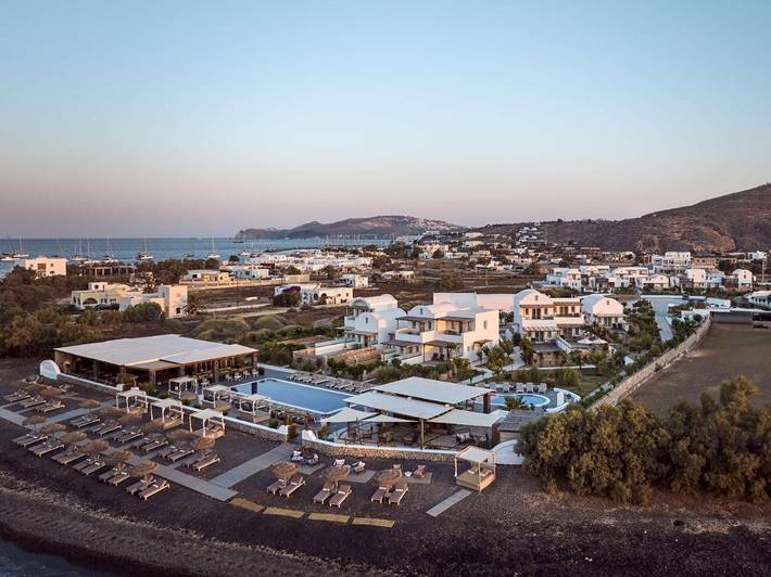 Resort per 2 persone, con Balcone e Idromassaggio nonché Terrazza e Giardino in Santorini