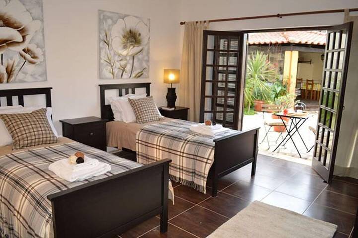 Villa pour 22 personnes, avec balcon ainsi que jacuzzi et jardin à São Martinho do Porto