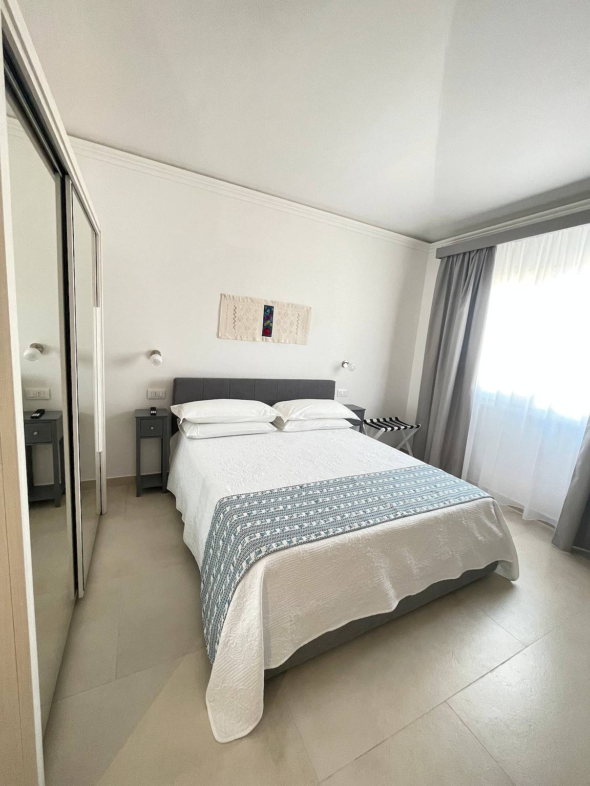 Zimmer 'Maria Lai' mit gemeinsamer Terrasse, Wi-Fi und Klimaanlage in Lotzorai, Ogliastra Provinz