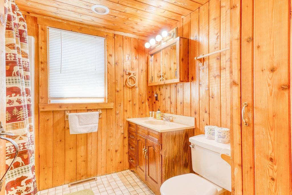 Schönes Blockhaus mit Terrasse - perfekt für Outdoor-Fans, Hunde Ok! in Carroll, Coös County