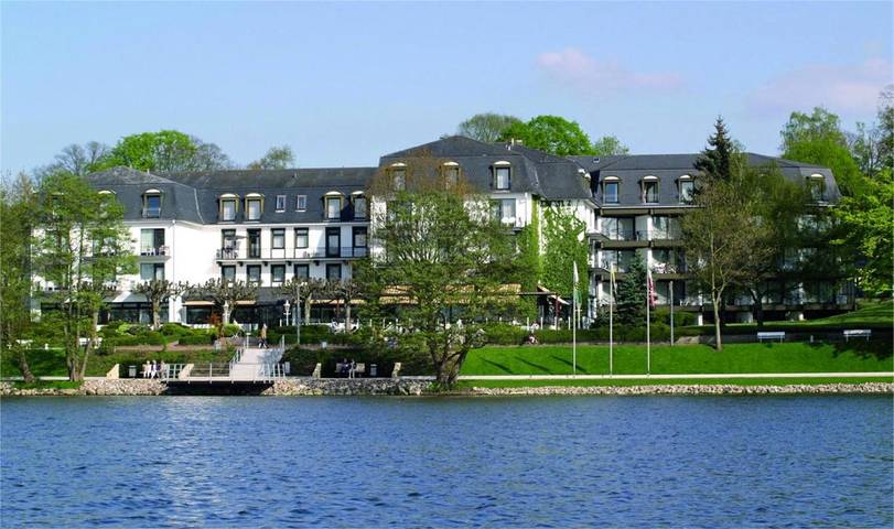 Hotel, mit Balkon und Terrasse sowie Garten und Pool am Dieksee
