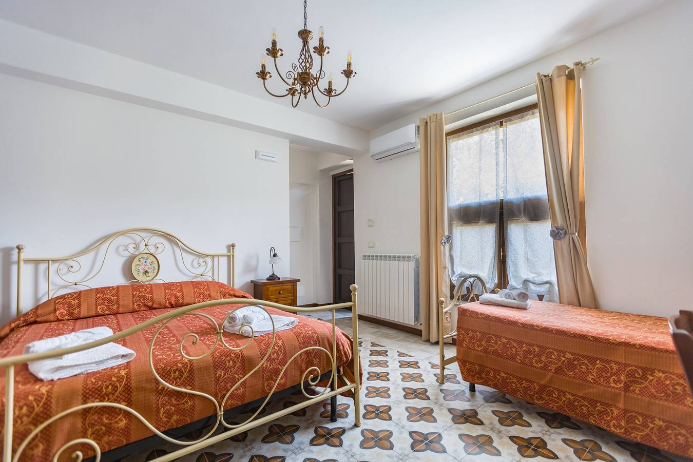 Camera 'Arcaloro Resort Rooms Volpe' con vista mare, Wi-Fi e aria condizionata in Sant'Angelo di Brolo, Provincia di Messina